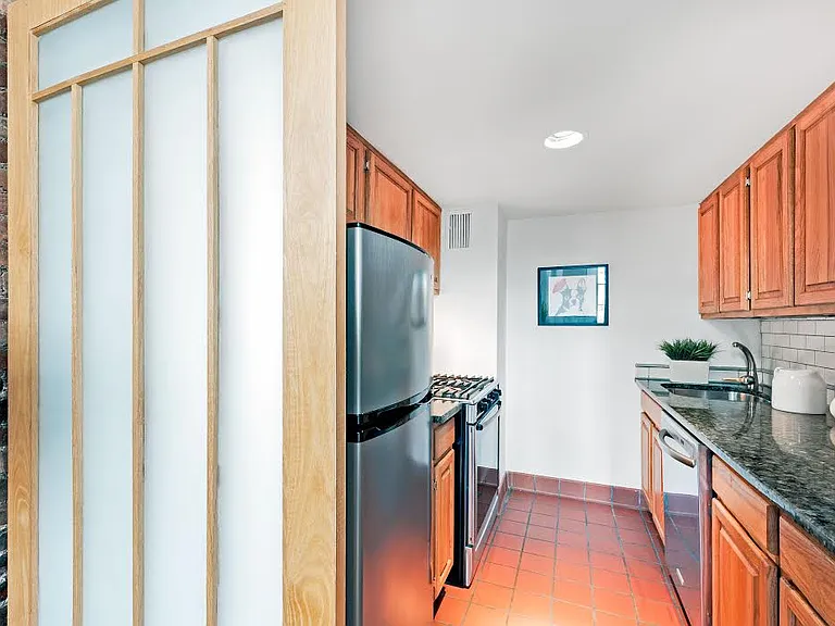 29 King St #3C — Photo 6