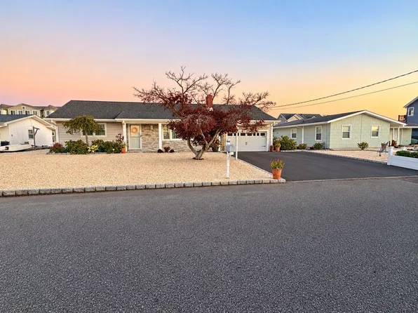 824 Anchor Dr, Forked River, NJ 08731