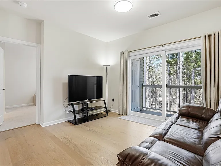 4 Winslow Ln #410 — Photo 12