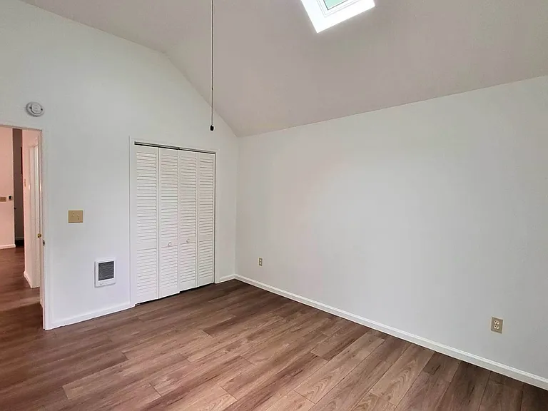 19 Friendship Ln — Photo 8