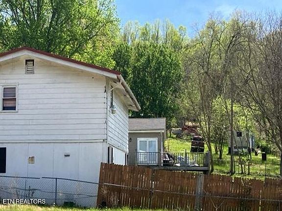 3rd image of 408 Gaines St