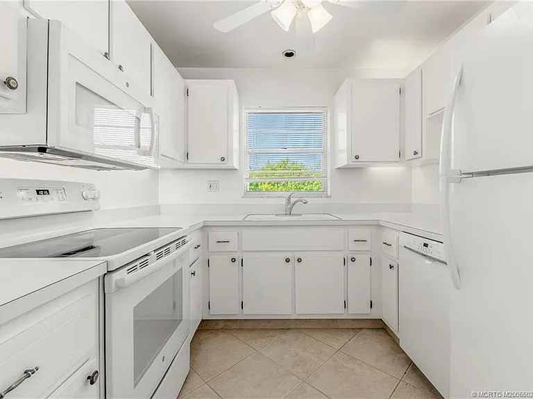 1225 NW 21st St #8-815 — Photo 3