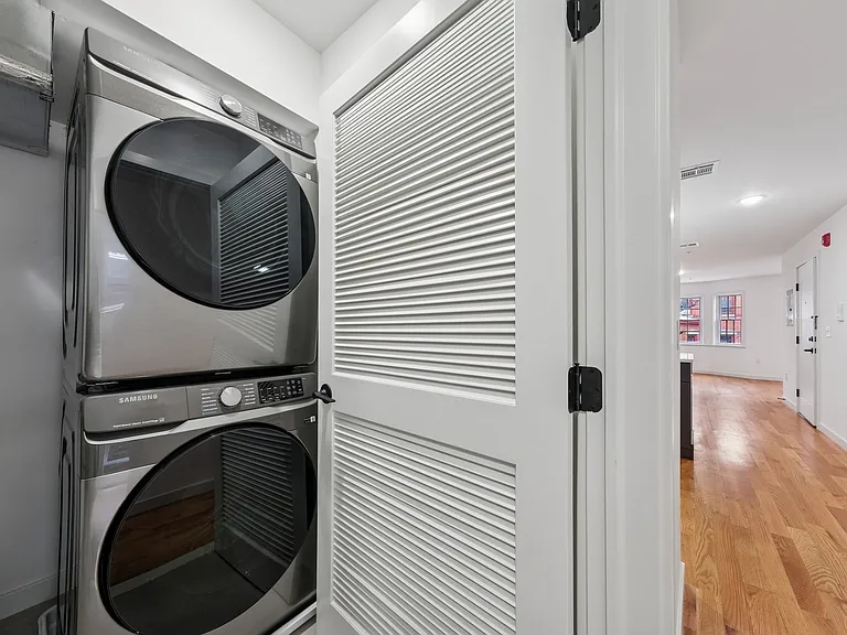 52 James St #3 — Photo 7