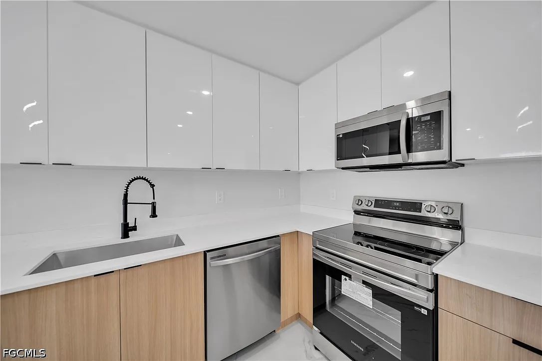 3 bed, 2.0 bath, 1058 sqft, $1,700 — Photo 4