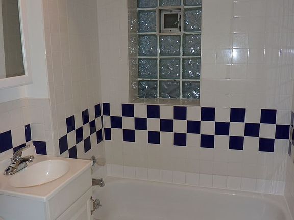 4th image of 2028 W Melrose St #7506988