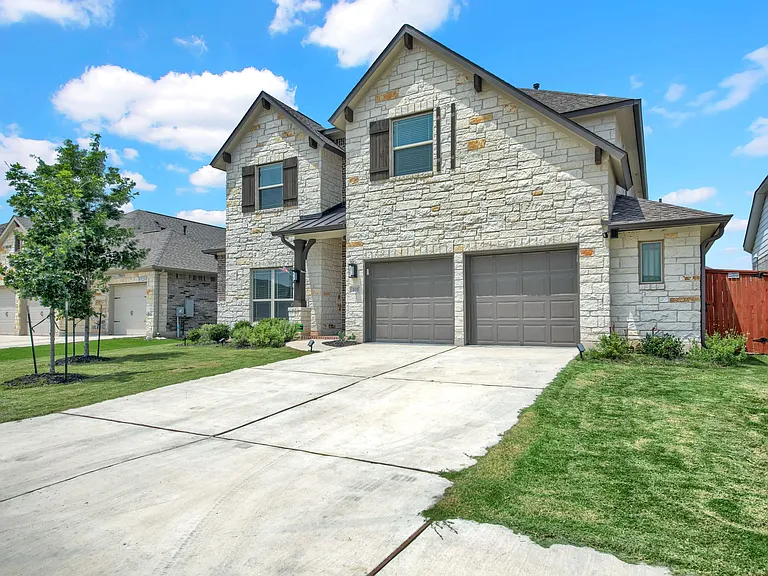 205 Calera St — Photo 3