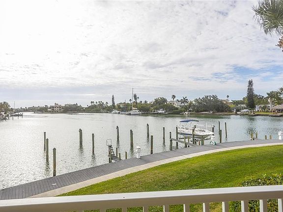 3rd image of 12360 Capri Cir N
