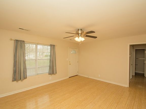 4th image of 1036 Waterford Cir