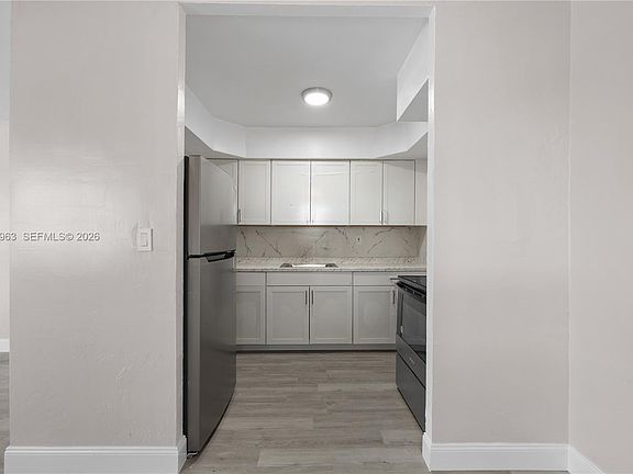 4th image of 1979 N Glades Dr #1