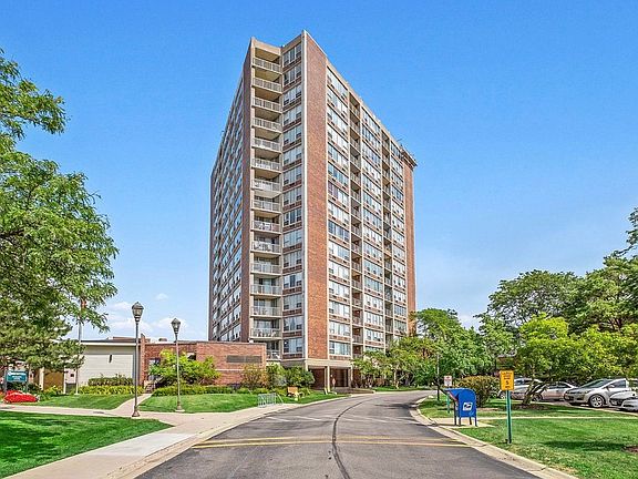 3rd image of 3925 Triumvera Dr APT 14F