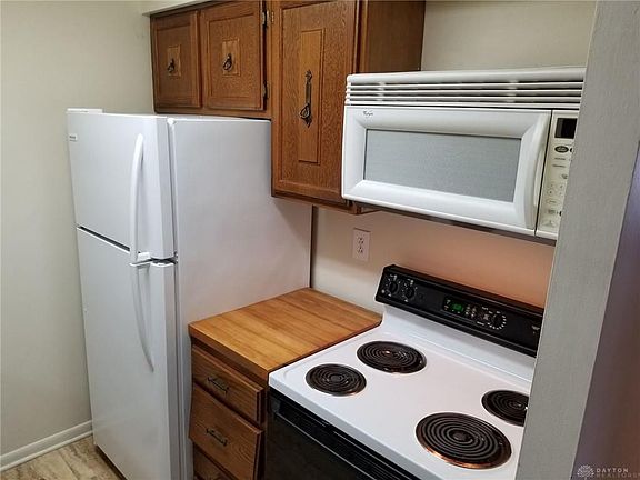 4th image of 3582 Village Green Dr