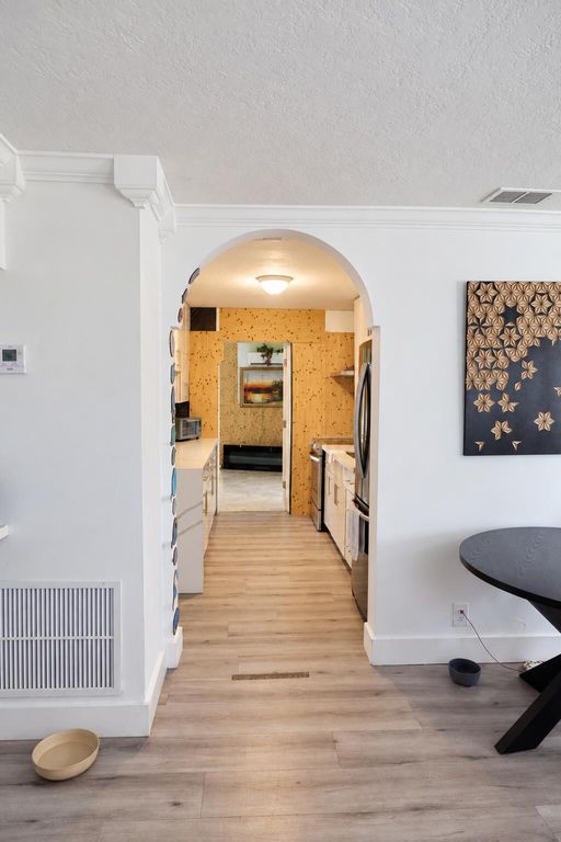2574 NE 14TH Terrace, photo 5