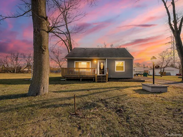7377 Farnum St, Romulus, MI 48174