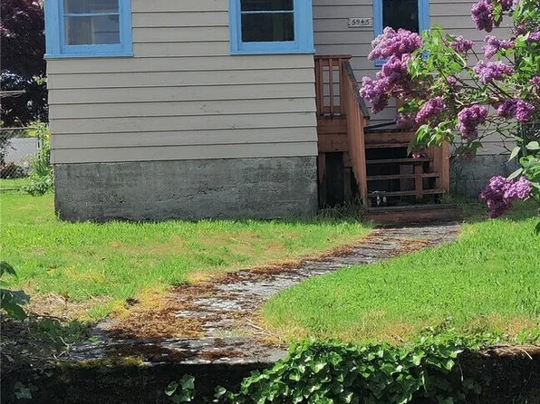 5945 Fauntleroy Way SW, Seattle, WA 98136