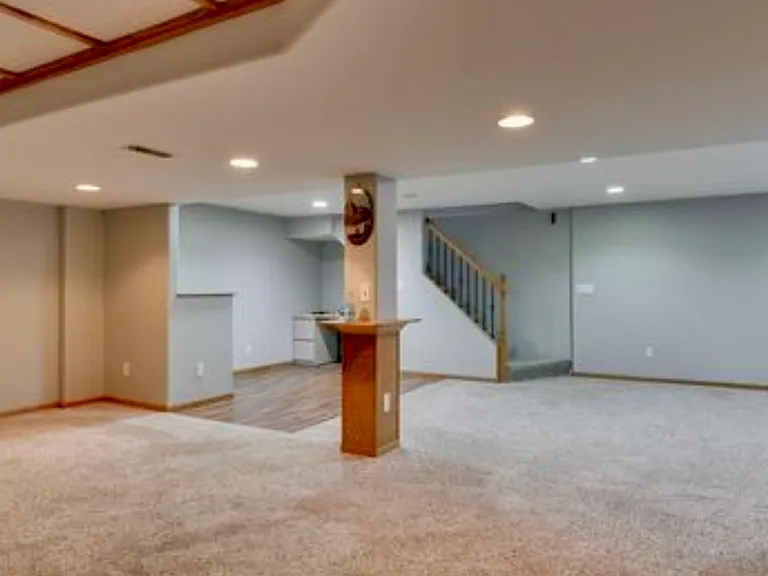 4845 Hiland Dr — Photo 6