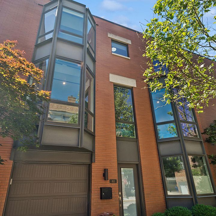 1st image of 453 W Blackhawk St