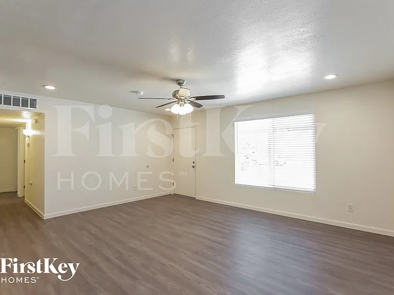 3124 W San Miguel Ave — Photo 3