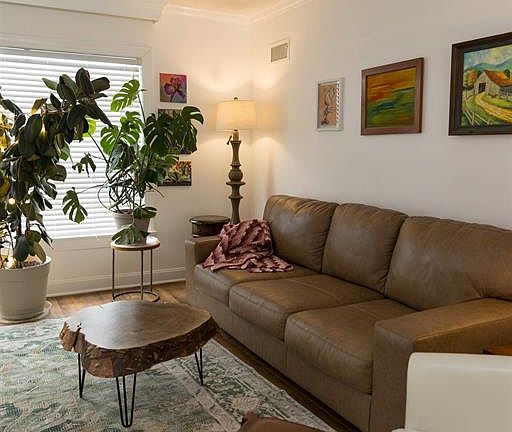 4th image of 1120 College Dr