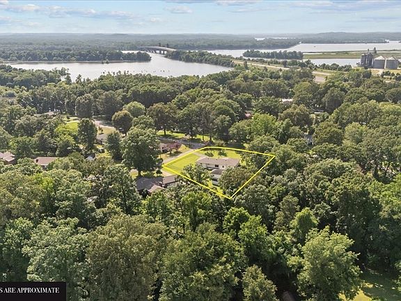 5th image of 215 Sunset Dr