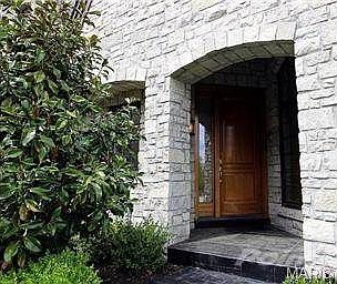 4th image of 21 Bonhomme Grove Ct