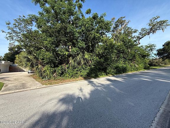 3rd image of 12 Pebble Beach Dr