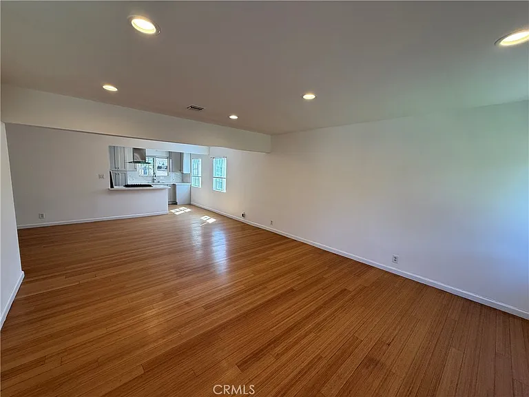 19148 Saticoy St #19148 — Photo 8