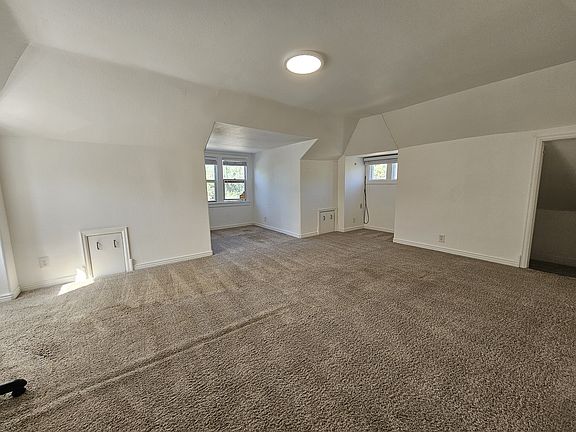 Large bedroom with extra nook for office/yoga,