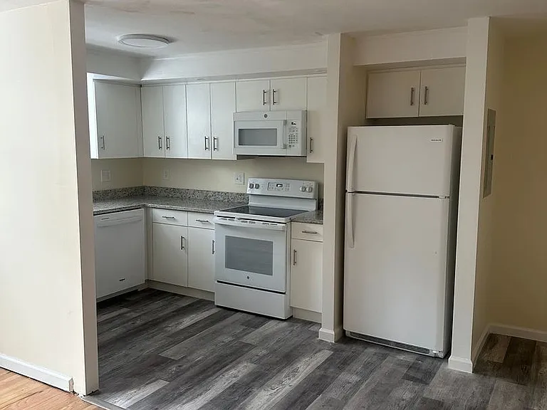 Eli Whitney Apartments — Photo 20