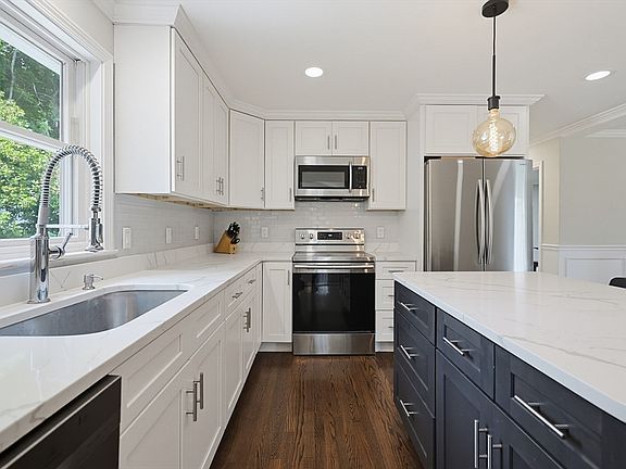 4th image of 316 W Sutton Rd