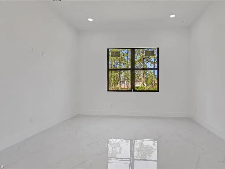 3315 Sunshine Blvd N — Photo 18
