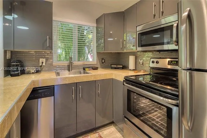 659 Meridian Ave #10 — Photo 3