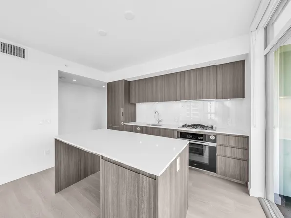 6537 Telford Ave #809, Burnaby, BC V5H 0K9