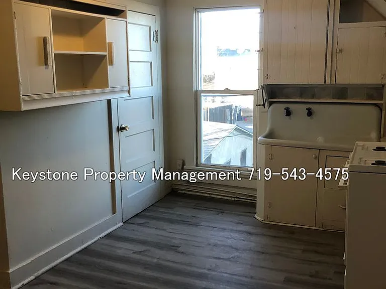 321 E 2nd St #4 — Photo 9