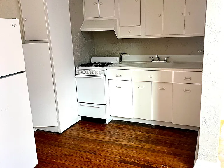 2722 Vine St #7 — Photo 2