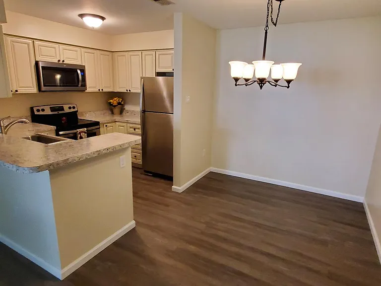 1011 Foxmeadow Dr — Photo 10
