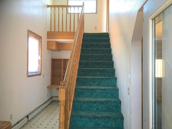 4th image of 143 Ptarmigan St