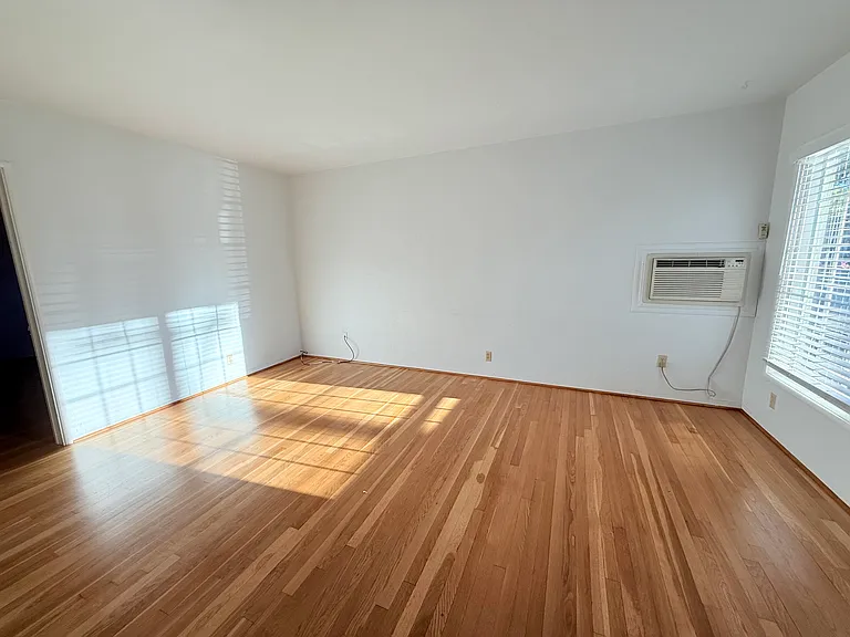 1415 26th St #3 — Photo 3