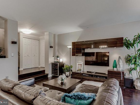 4th image of 249 S Pickett St #39