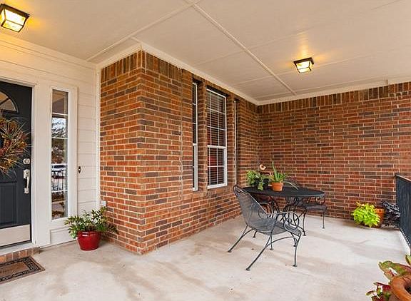 3rd image of 2909 Lynnbrook Dr