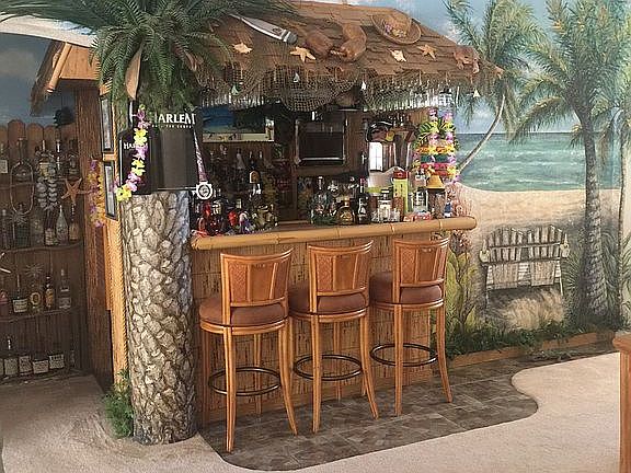 Tiki bar 
