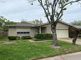 208 Barracuda Ave, Galveston, TX 77550