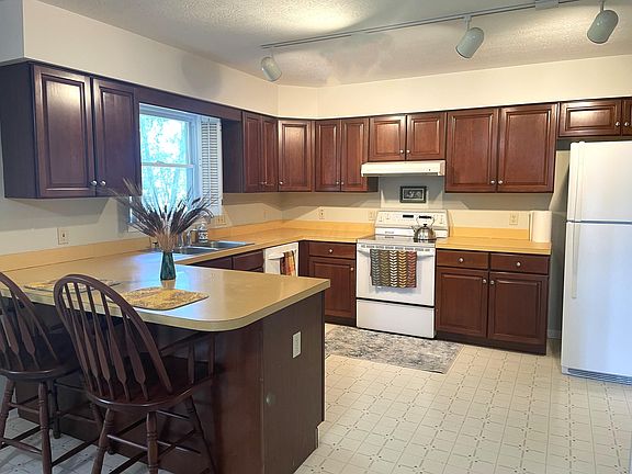 5th image of 1325 Woodline Dr