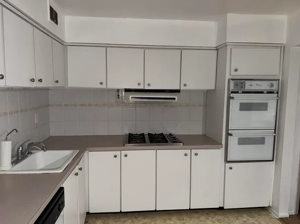 24 Sunset Avenue image 2 of 6