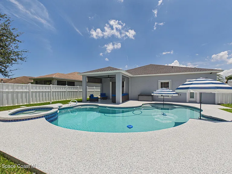 6106 Indigo Crossing Dr — Photo 1