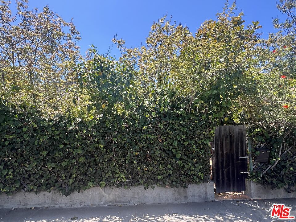 1st image of 705 Superba Ave