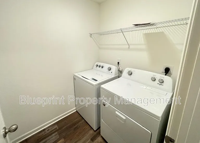 229 Chelsea Park Cir — Photo 14