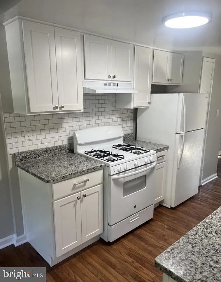 3 bed, 2.5 bath, 1896 sqft, $2,800 — Photo 4