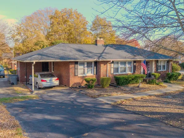 2 Burgundy Dr, Greenville, SC 29615