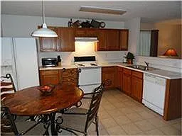 Kitchen with eat-in breakfast area