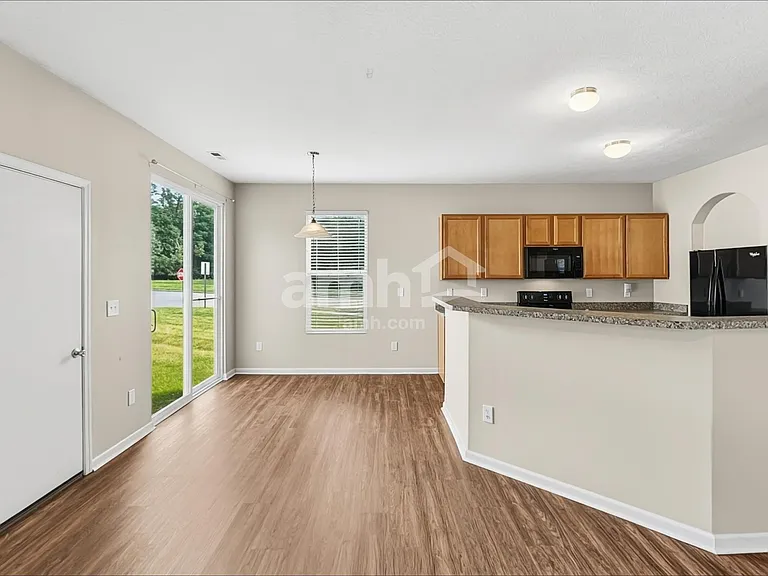 7266 Rondeau Dr — Photo 5